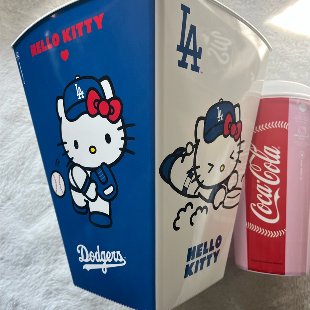 Hello Kitty Dodger Set - Picture 3 of 4